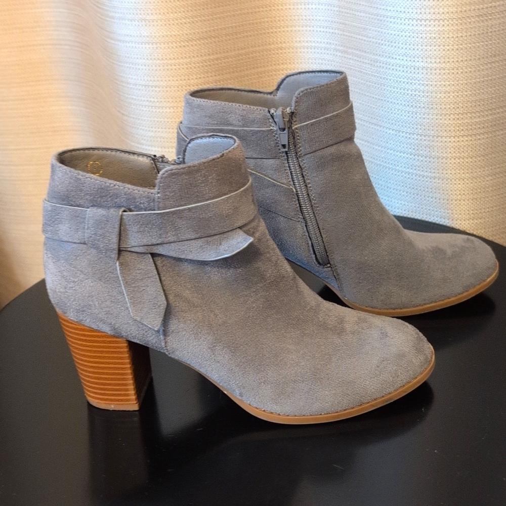 ZBY grey, faux suede booties